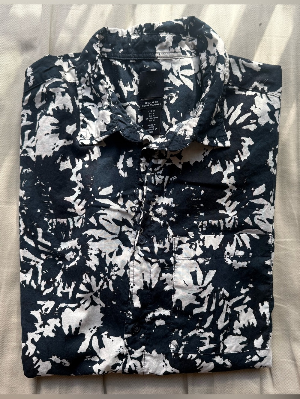 H&M Black and White Floral Casual Button-Down Shirt